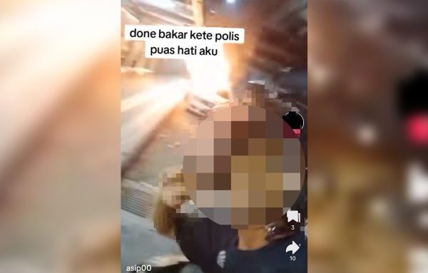 Lelaki dakwa puas bakar kereta polis bantuan tular di TikTok
