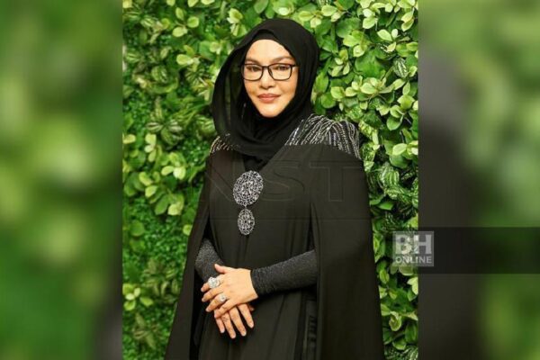 ‘Terseludup’ sebiji epal, Umie Aida didenda lebih RM1,000 oleh pihak berkuasa New Zealand