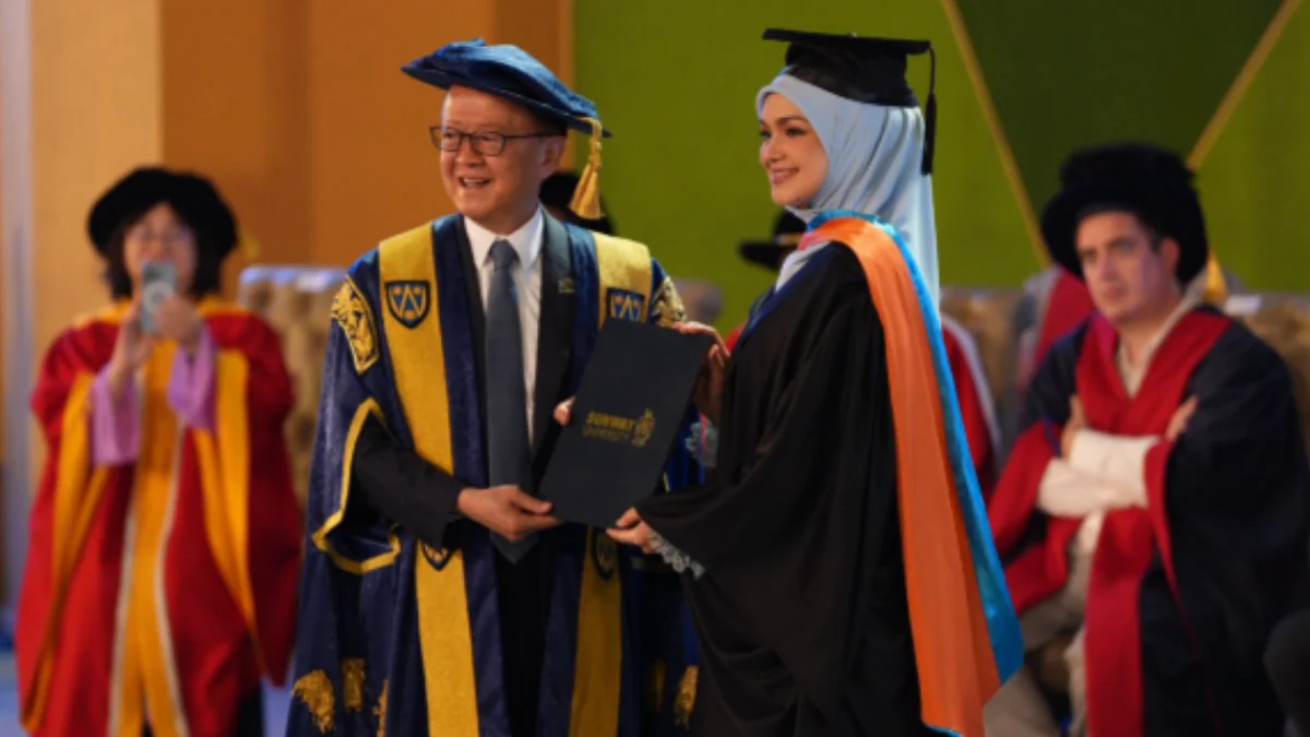 Siti Nurhaliza Terima Ijazah Kehormat Sarjana Dalam Bidang Seni Kreatif & Media